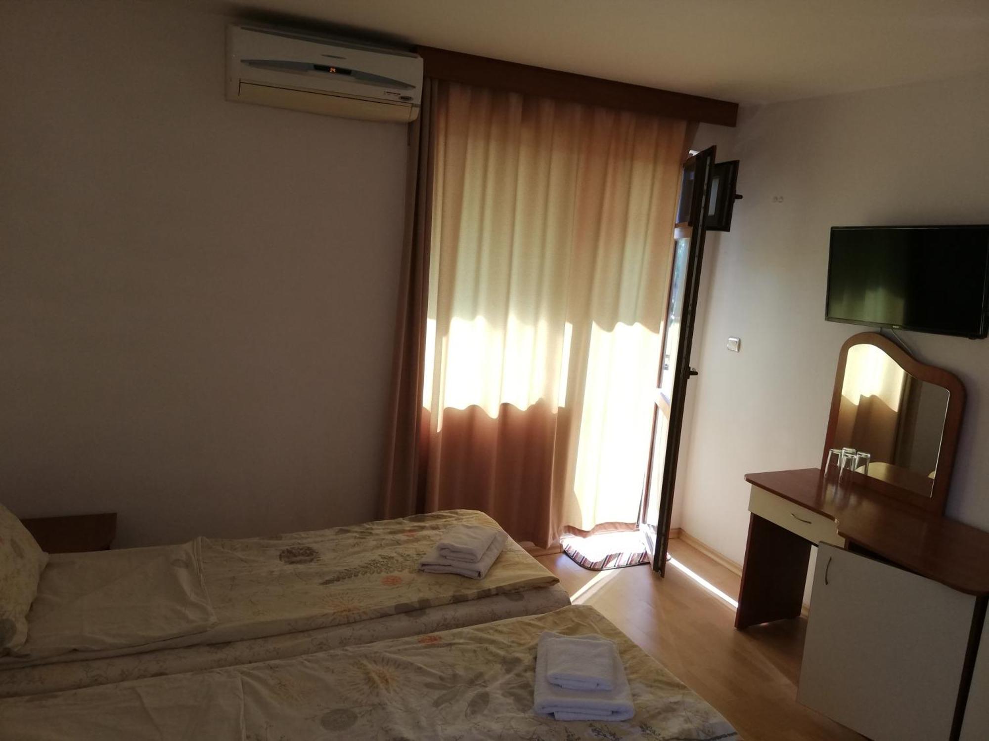 Hotel Strinava Приморско Экстерьер фото