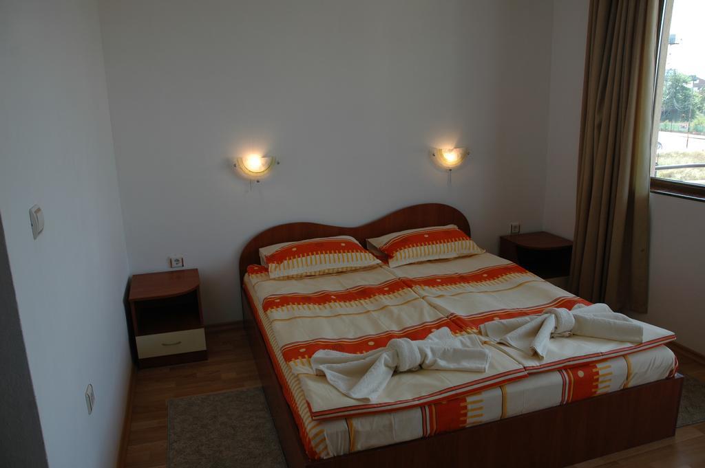 Hotel Strinava Приморско Экстерьер фото
