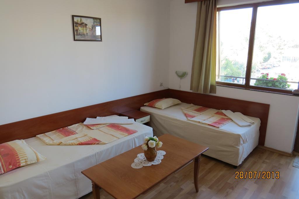 Hotel Strinava Приморско Экстерьер фото