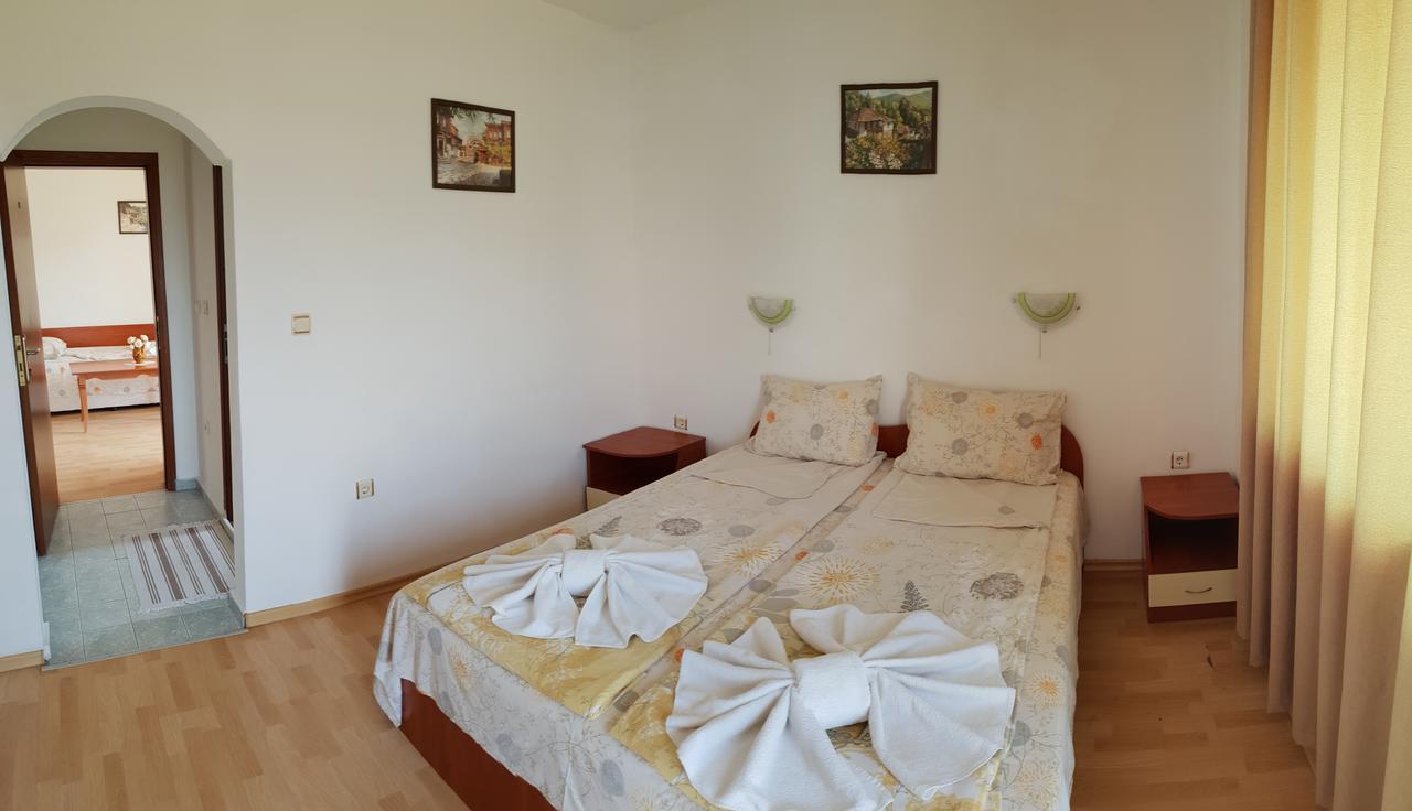 Hotel Strinava Приморско Экстерьер фото